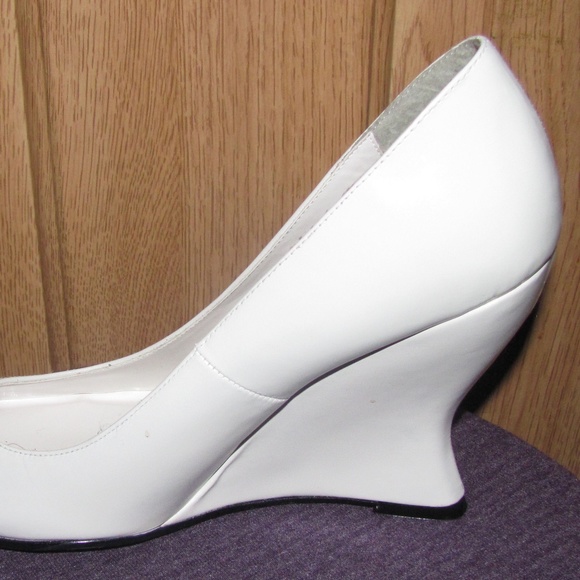 Unique White CAMI Wedge Type Heels 7.5 - Picture 1 of 5